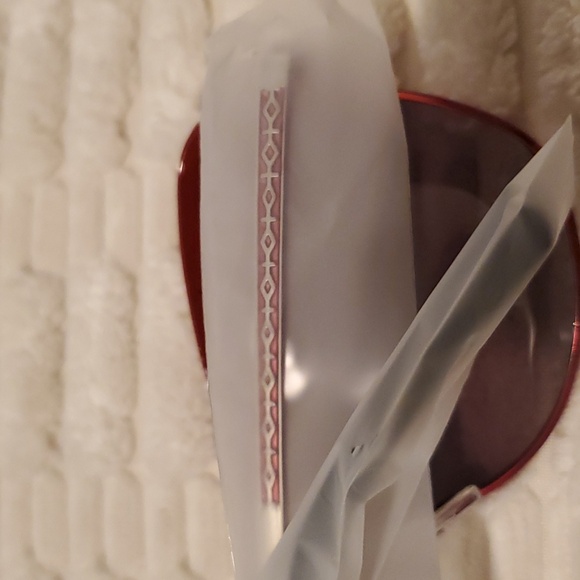 BARCUR polarized women's oversized cat-eye sunglasses, red frame & red lenses - Picture 2 of 5